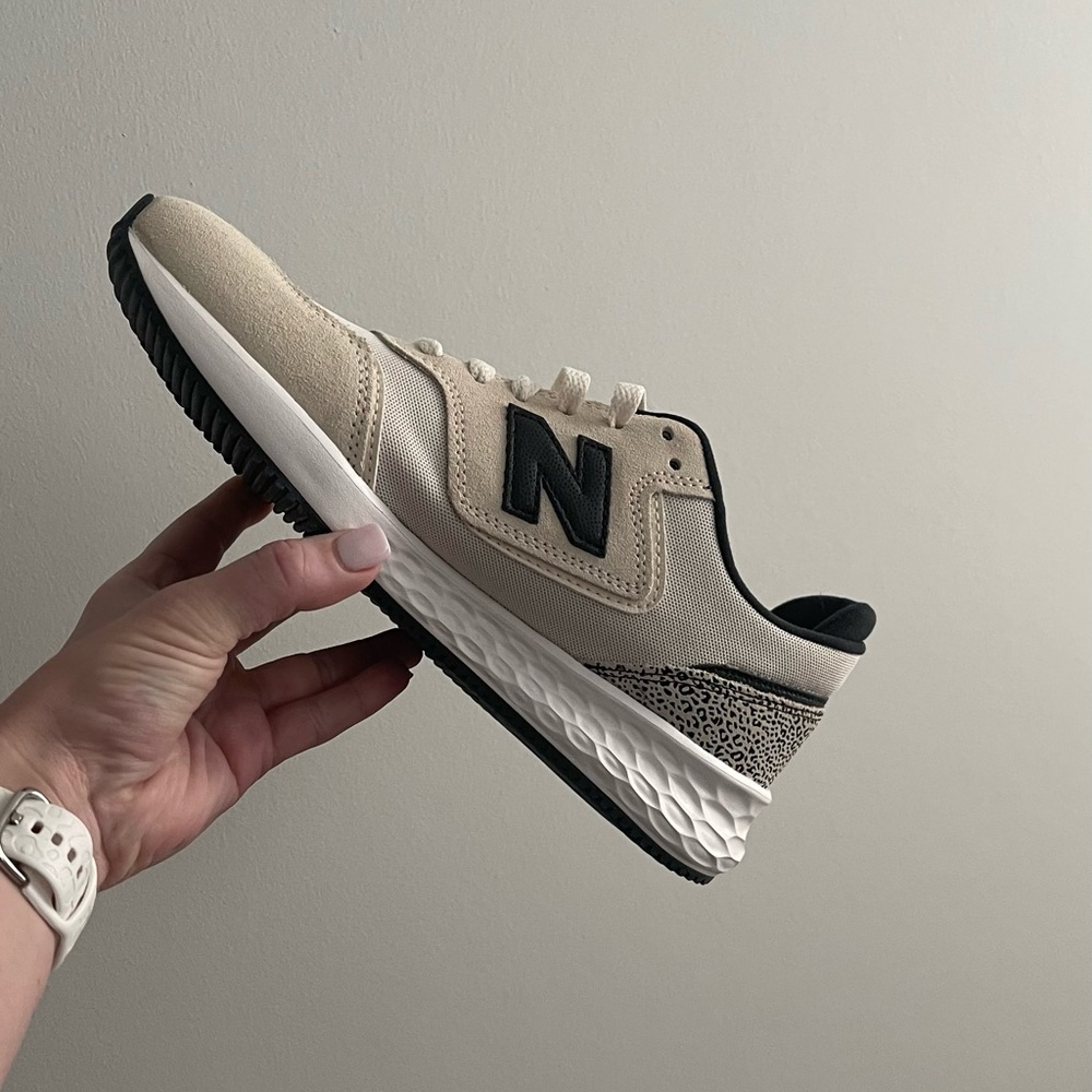 new balance tennis shoes - womens - size 9